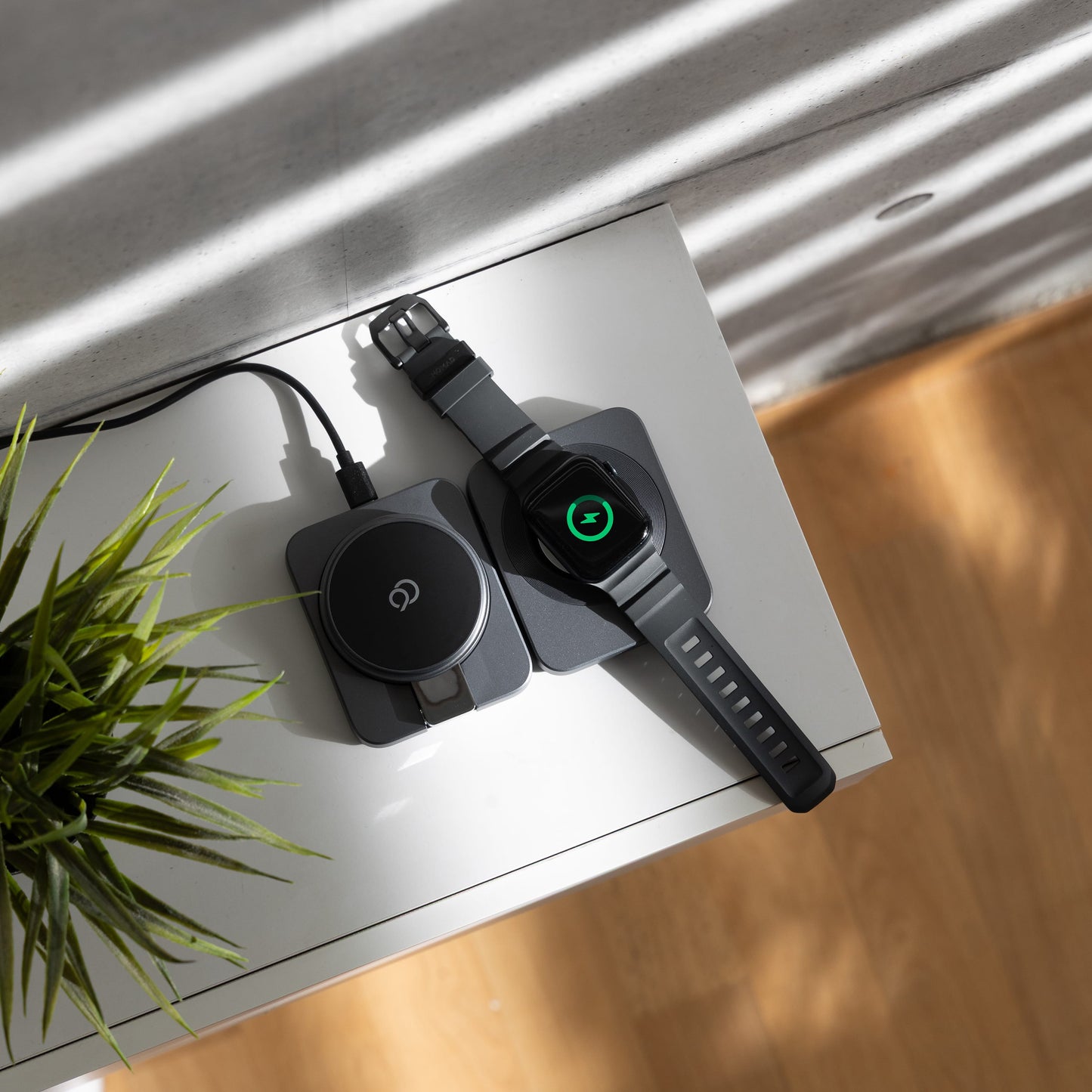 Chargeur sans fil 3-en-1 Nimbus9 Qi2 - Gris brossé