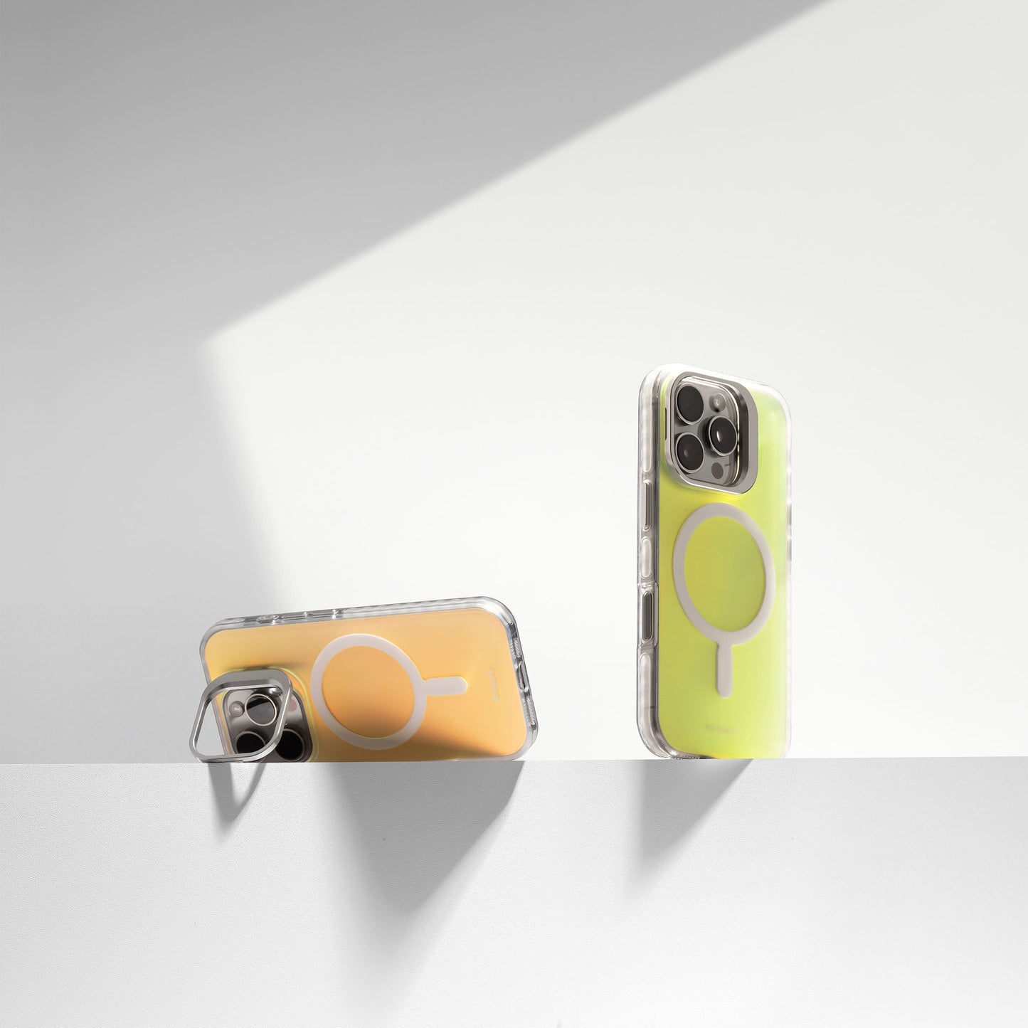 Funda MagSafe Nimbus9 Stratus 2 para iPhone 16 Pro Max - Escarcha