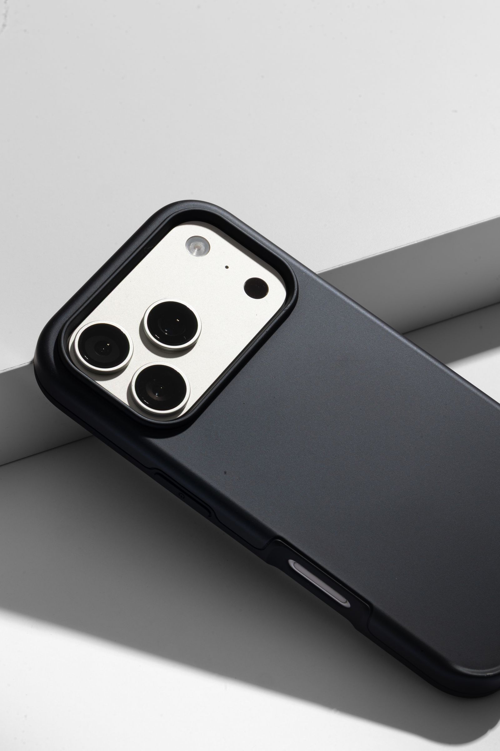 Cirrus 3 black — engineering detail